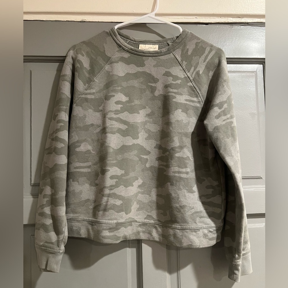 Universal Threads Camouflage Sweatshirt Camo sz Small